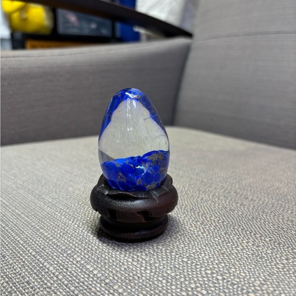 Hand blown glass paper weight egg - Picture 3 of 4